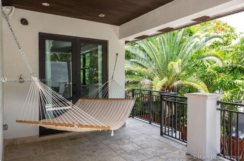 2561 Trapp Ave Miami, FL 33133