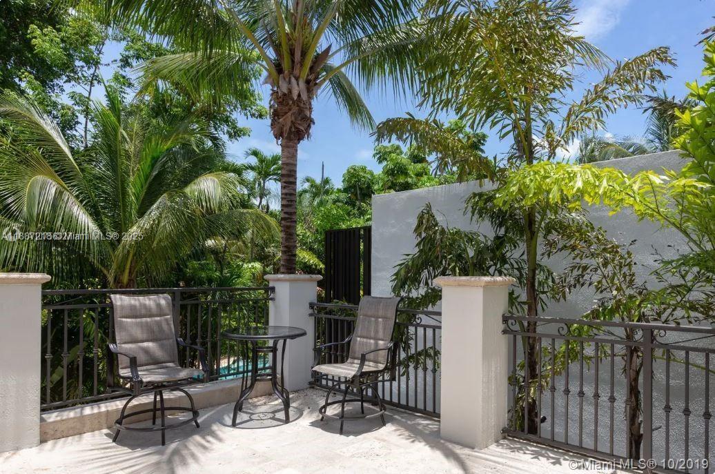 2561 Trapp Ave Miami, FL 33133