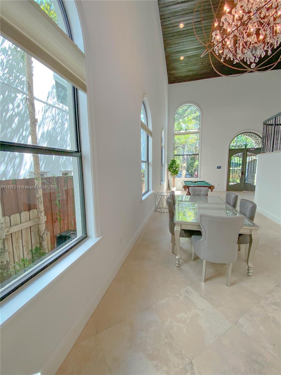 2561 Trapp Ave Miami, FL 33133