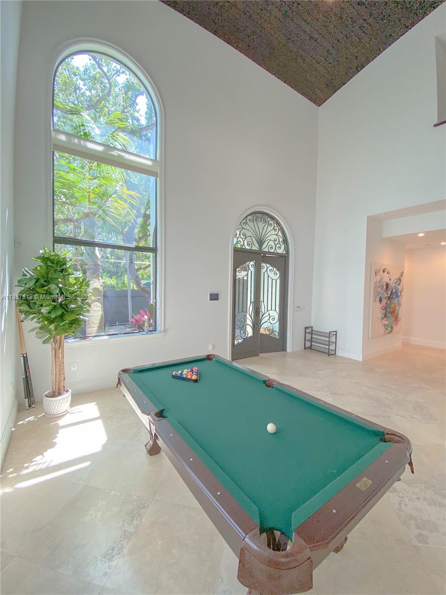 2561 Trapp Ave Miami, FL 33133