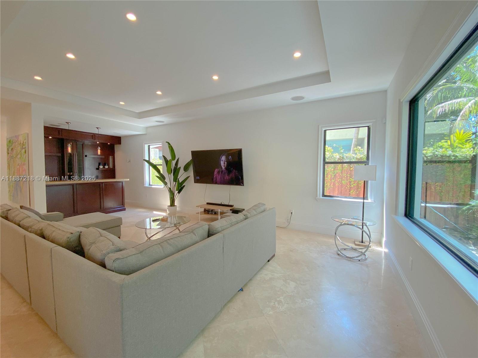 2561 Trapp Ave Miami, FL 33133