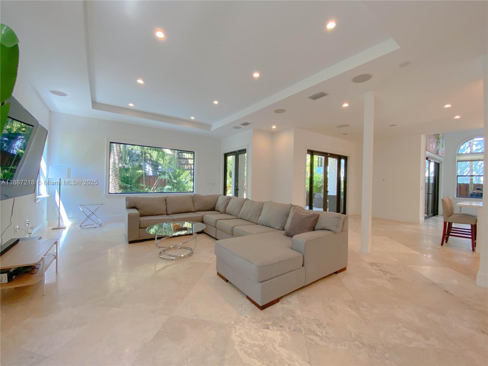 2561 Trapp Ave Miami, FL 33133