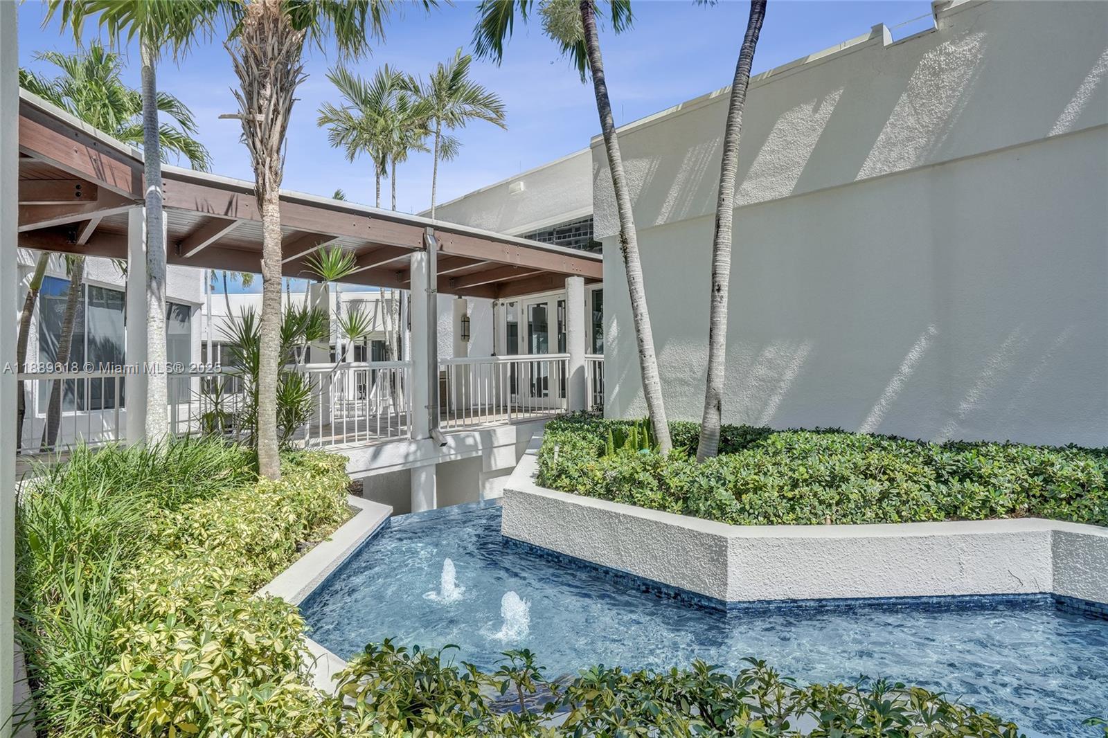 image Hamptons West49