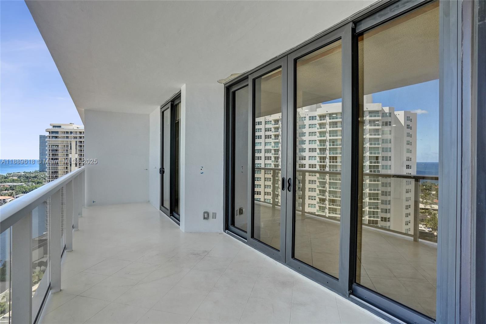 image Hamptons West8