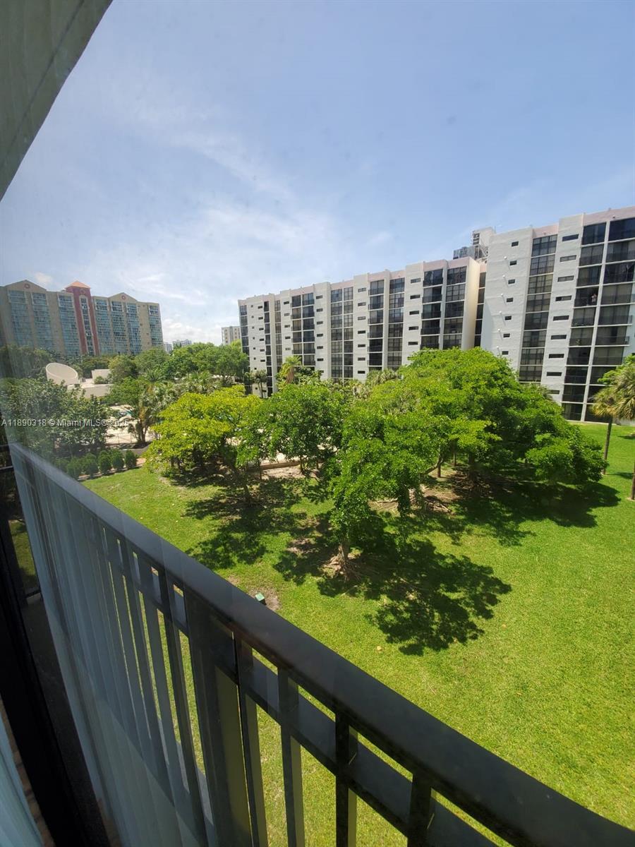 16919 N Bay Rd #408
