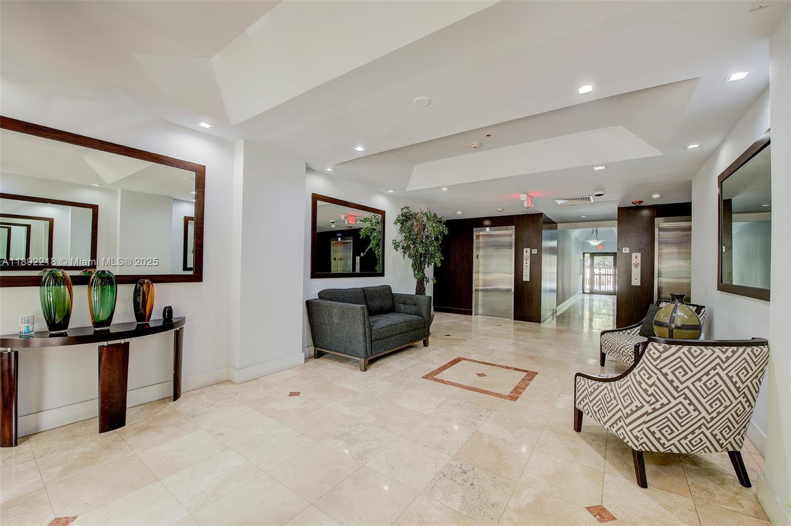 2715 Tigertail Ave #403 Coconut Grove, FL 33133