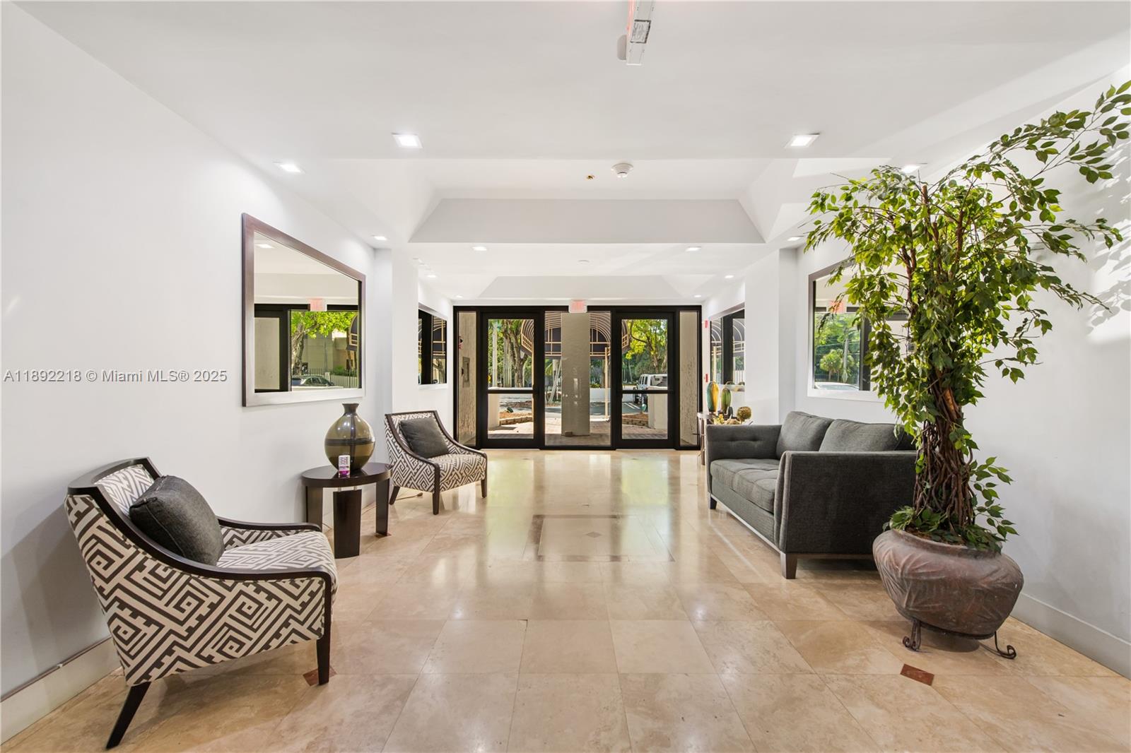 2715 Tigertail Ave #403 Coconut Grove, FL 33133