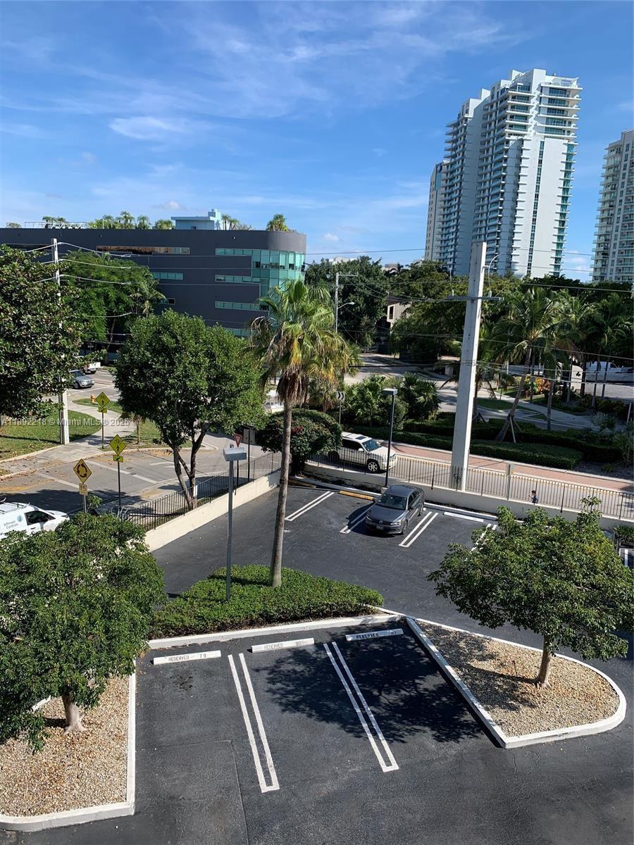 2715 Tigertail Ave #403 Coconut Grove, FL 33133