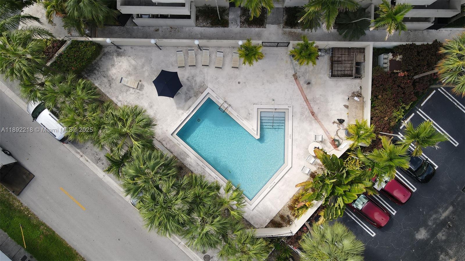 2715 Tigertail Ave #403 Coconut Grove, FL 33133