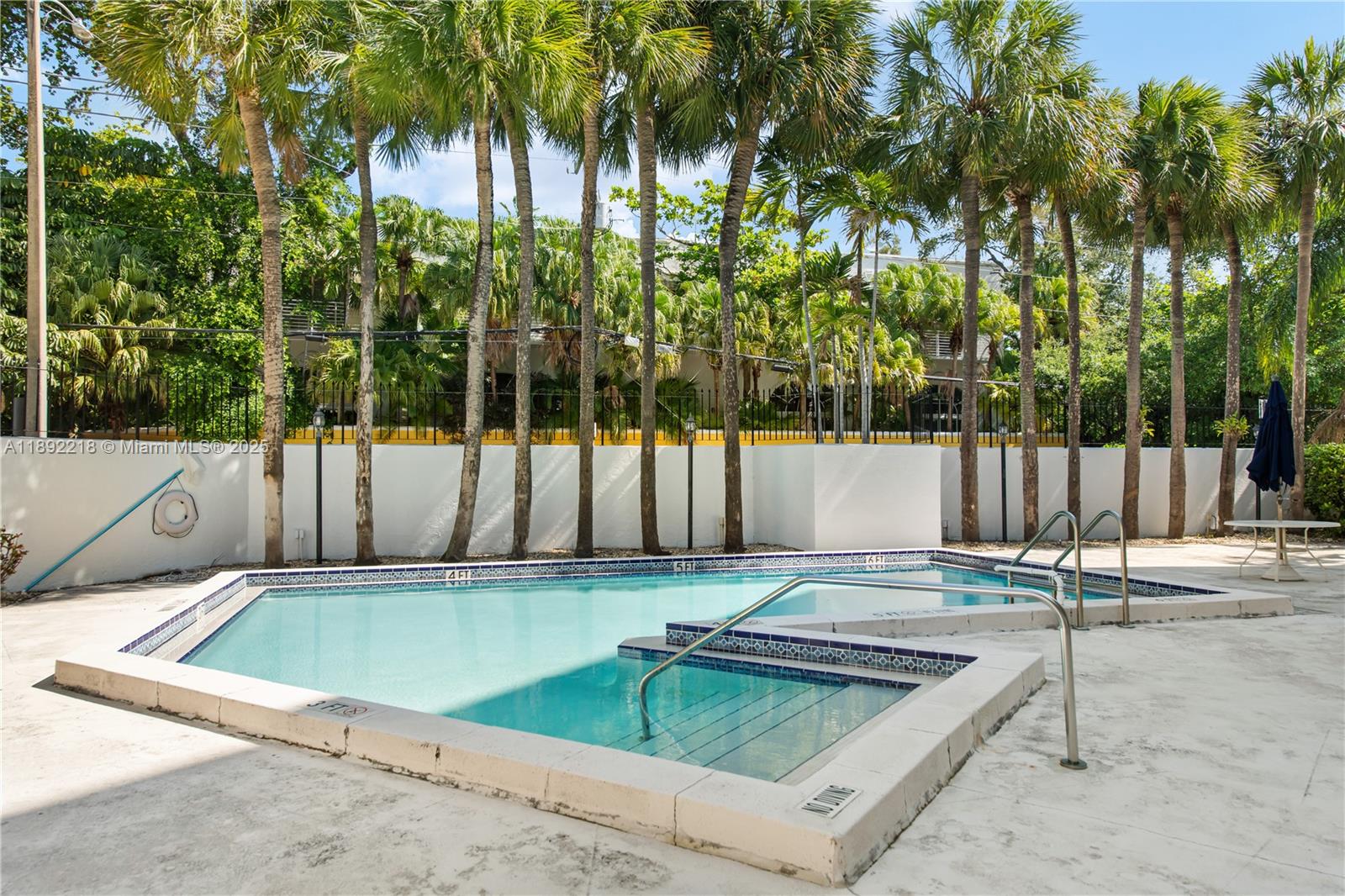 2715 Tigertail Ave #403 Coconut Grove, FL 33133