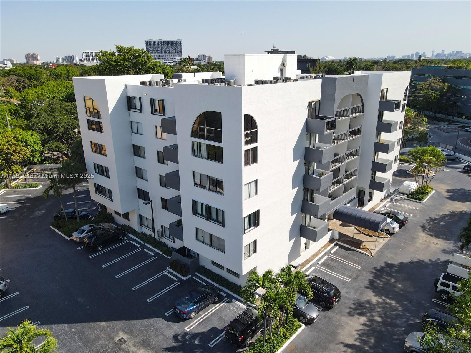 2715 Tigertail Ave #403 Coconut Grove, FL 33133