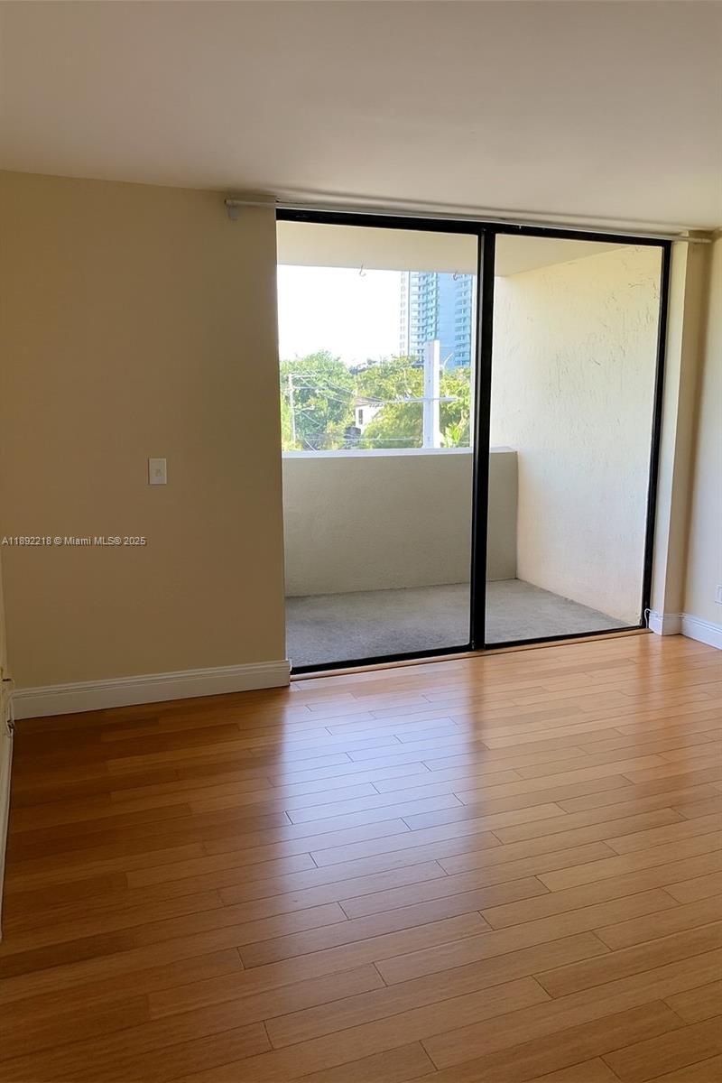 2715 Tigertail Ave #403 Coconut Grove, FL 33133