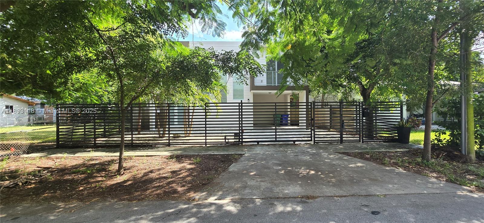 3790 Oak Ave