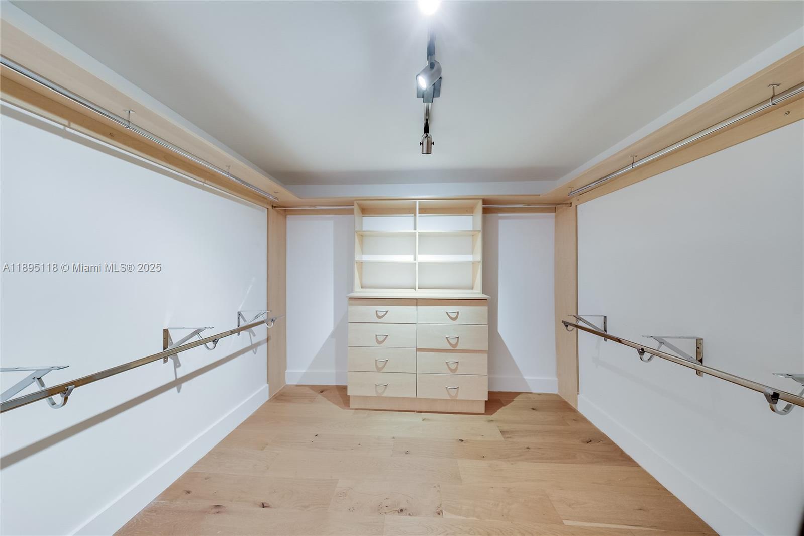 5244 Alton Rd Miami Beach, FL 33140