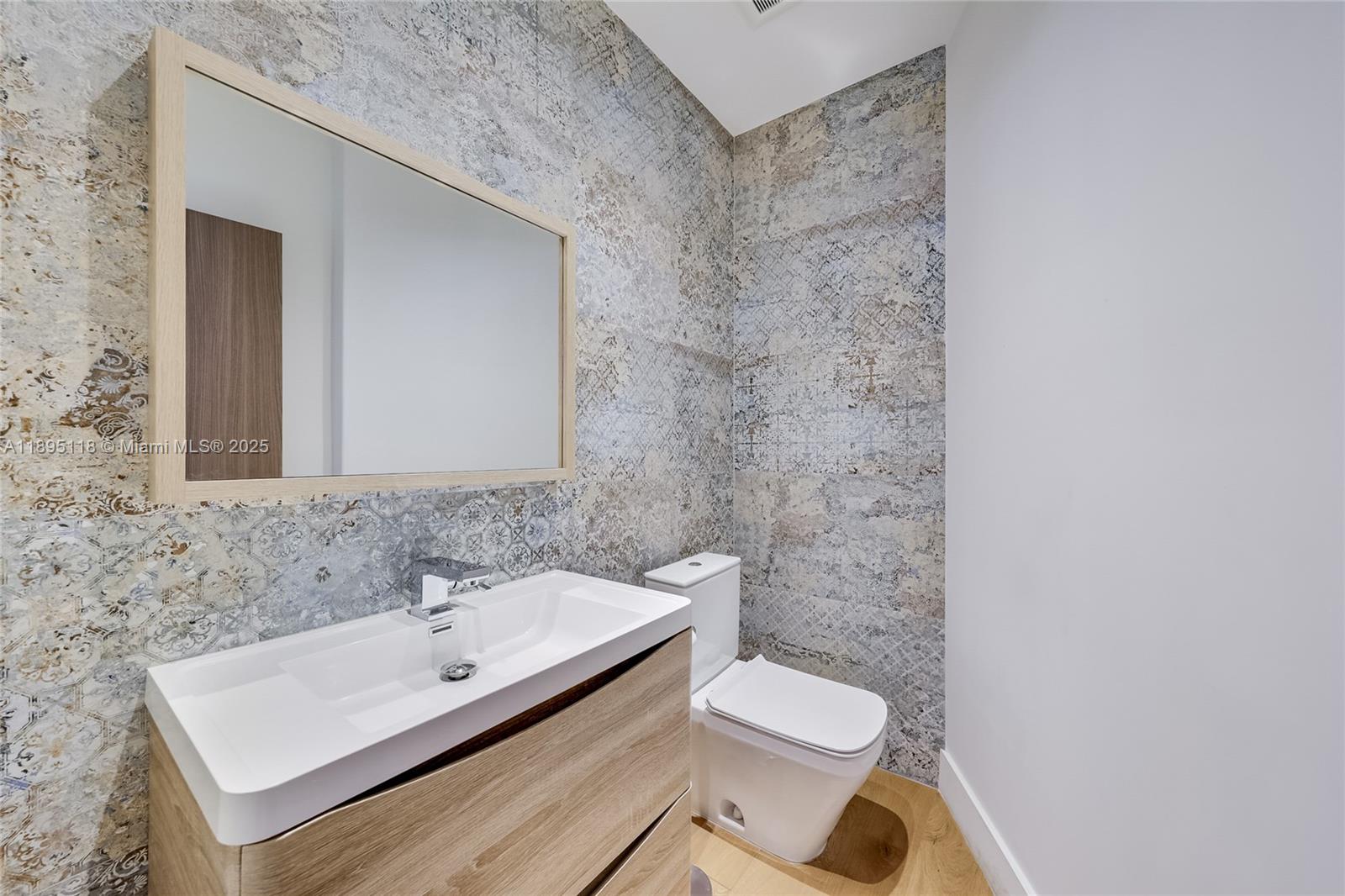 5244 Alton Rd Miami Beach, FL 33140