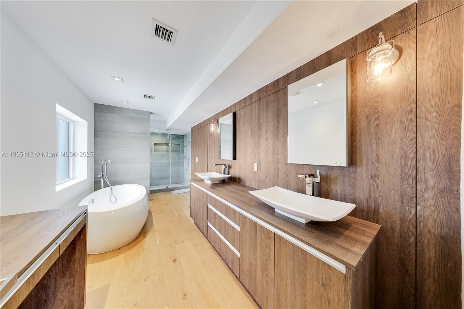 5244 Alton Rd Miami Beach, FL 33140