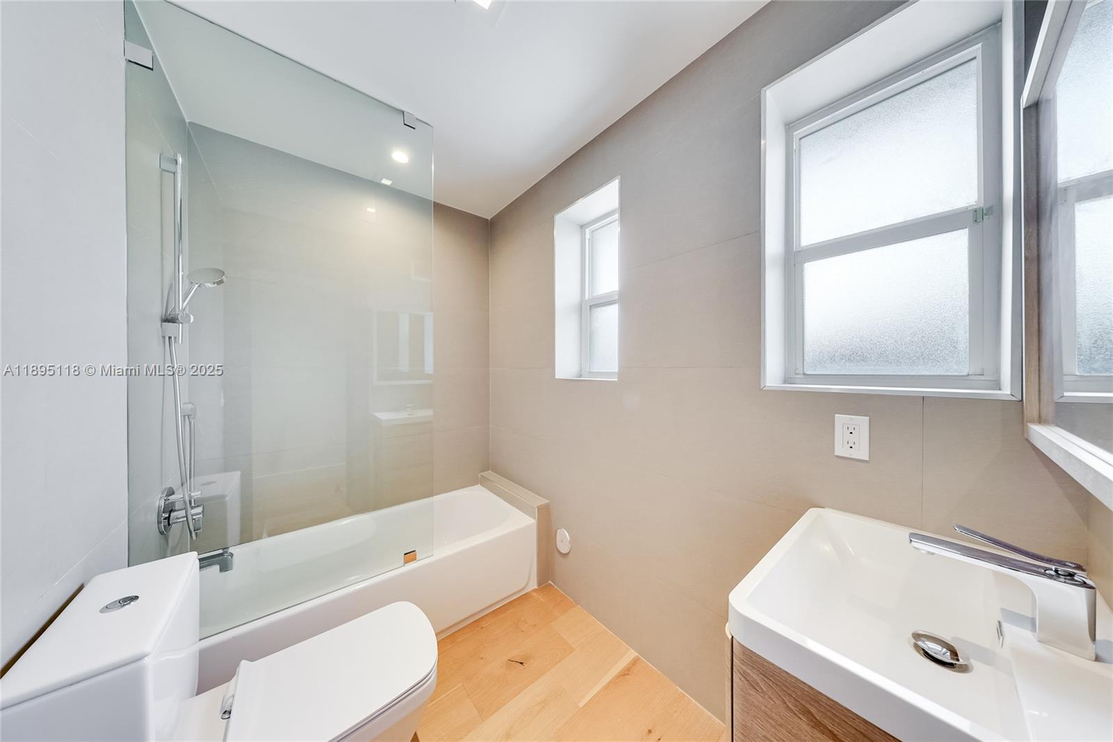 5244 Alton Rd Miami Beach, FL 33140