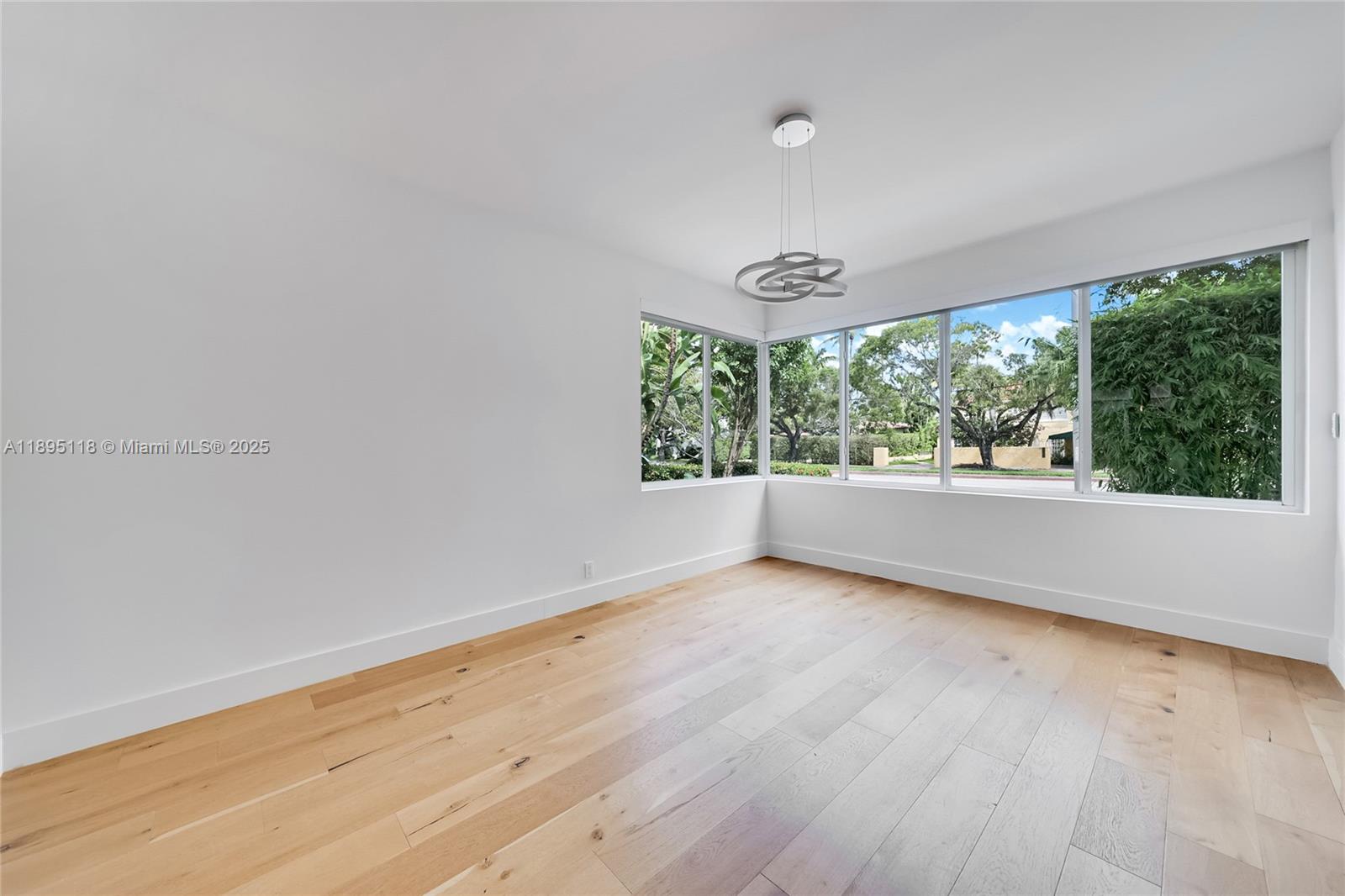 5244 Alton Rd Miami Beach, FL 33140