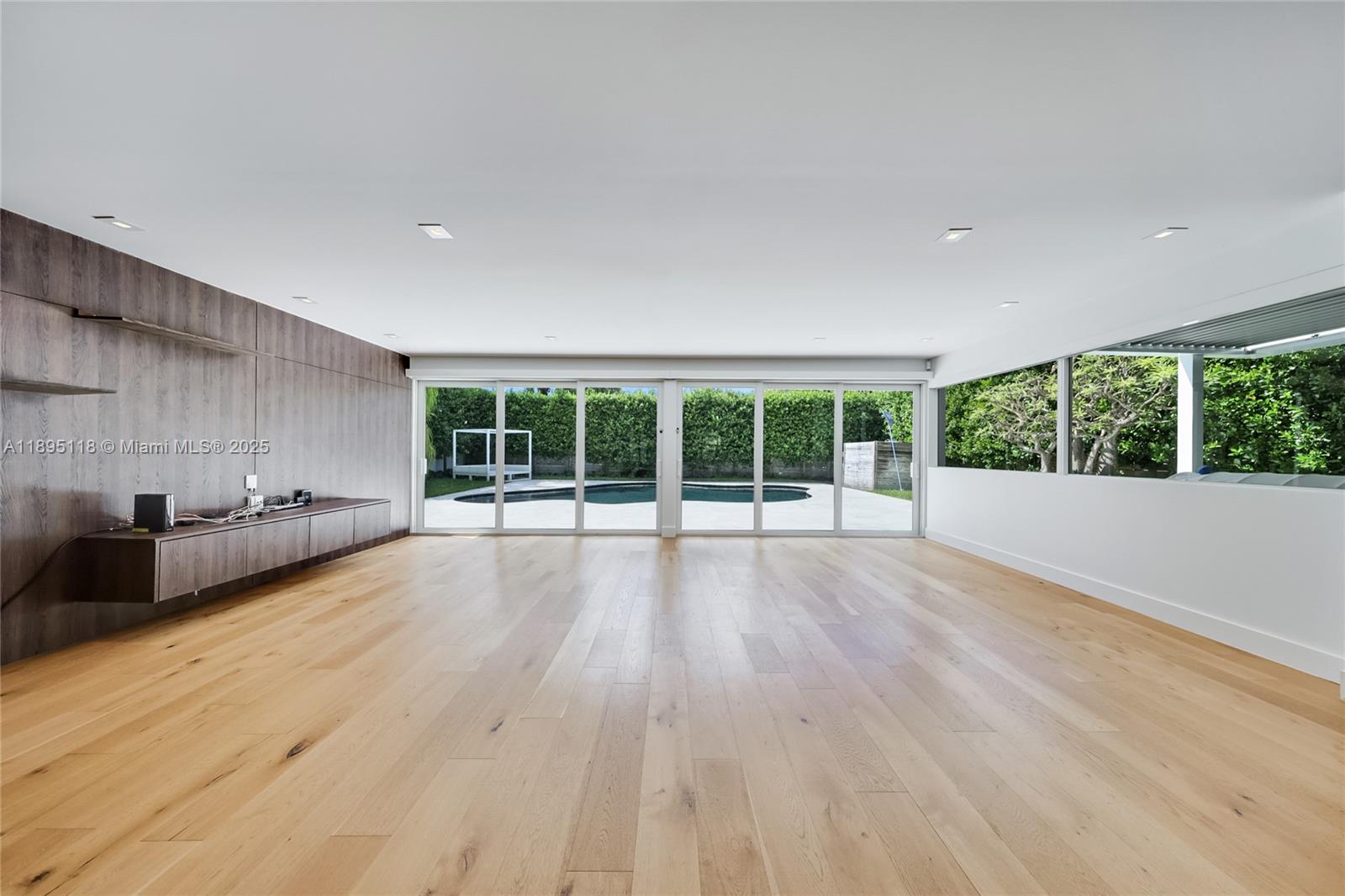 5244 Alton Rd Miami Beach, FL 33140