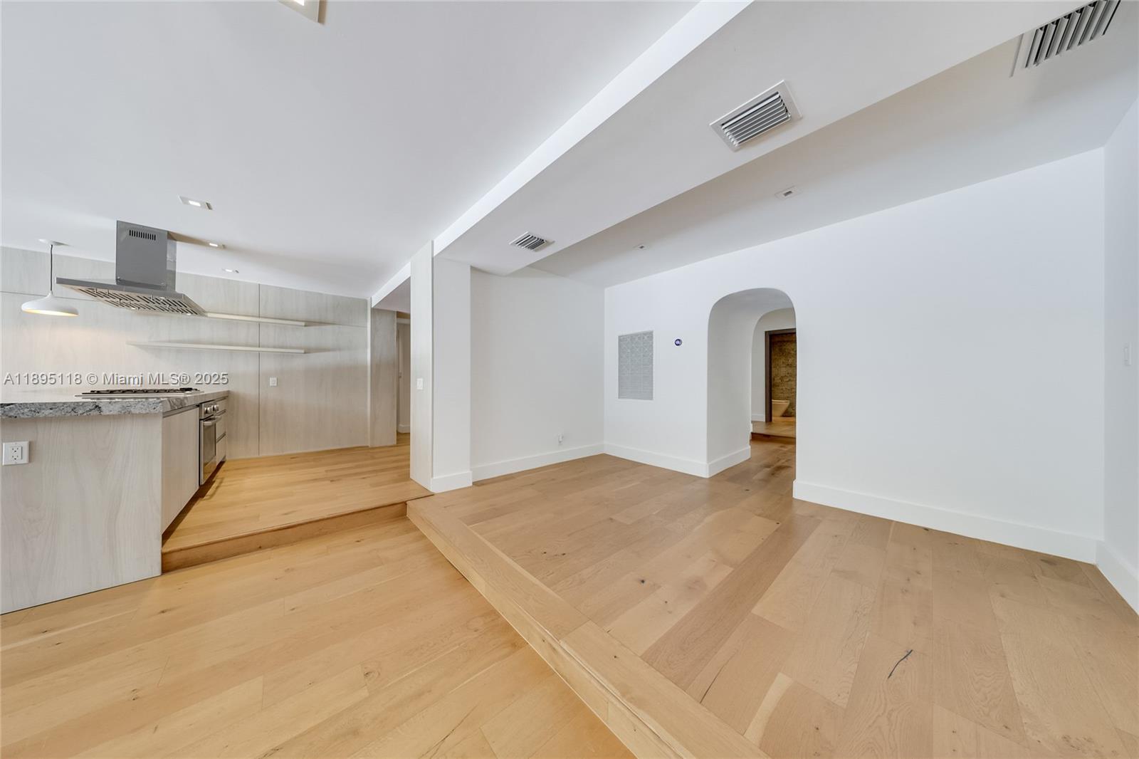 5244 Alton Rd Miami Beach, FL 33140