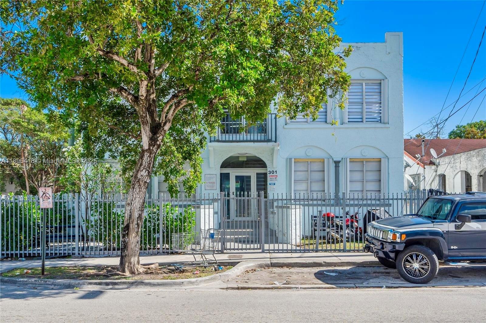 301 SW 10th Ave #8