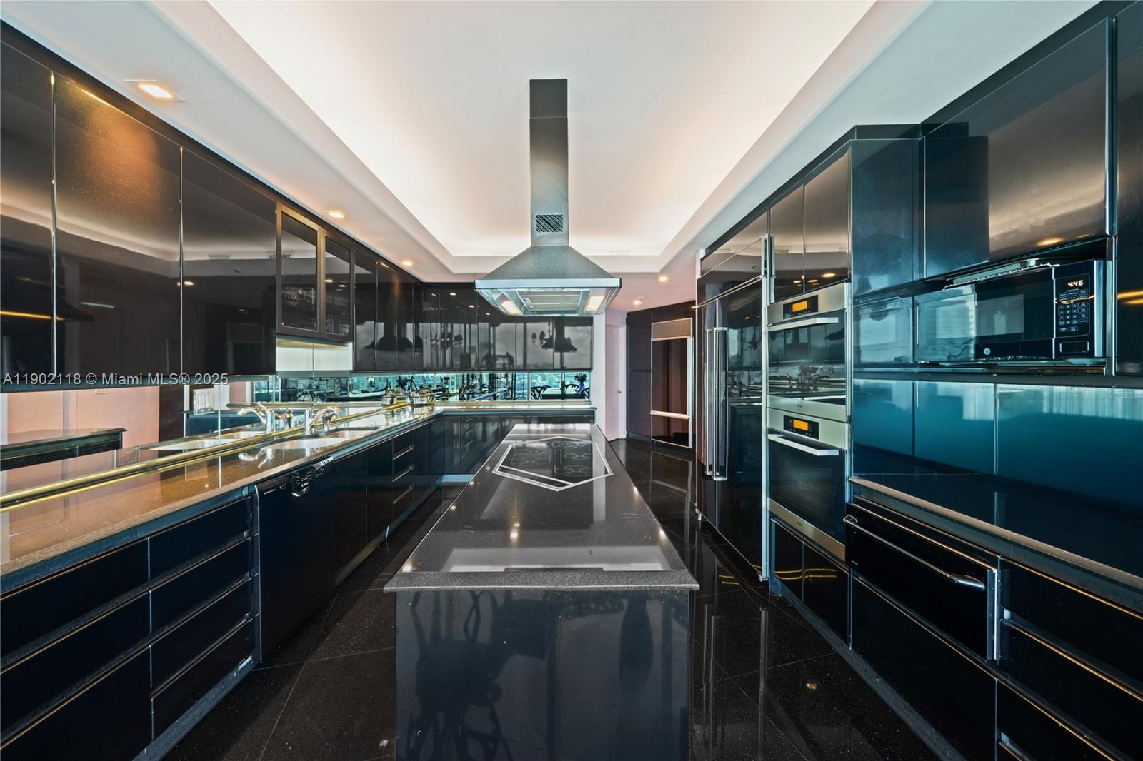 300 S Pointe Dr #TH 3103 Miami Beach, FL 33139