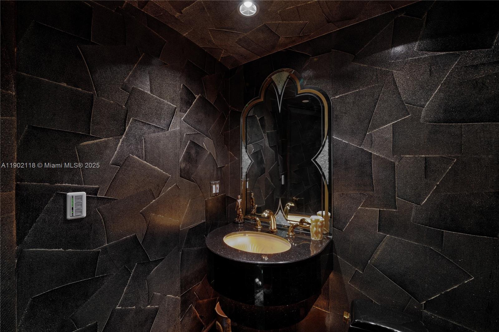 300 S Pointe Dr #TH 3103 Miami Beach, FL 33139