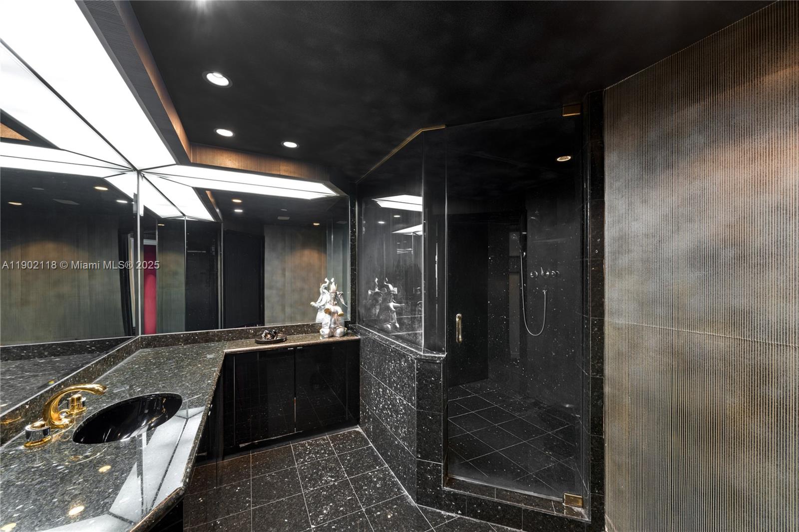 300 S Pointe Dr #TH 3103 Miami Beach, FL 33139