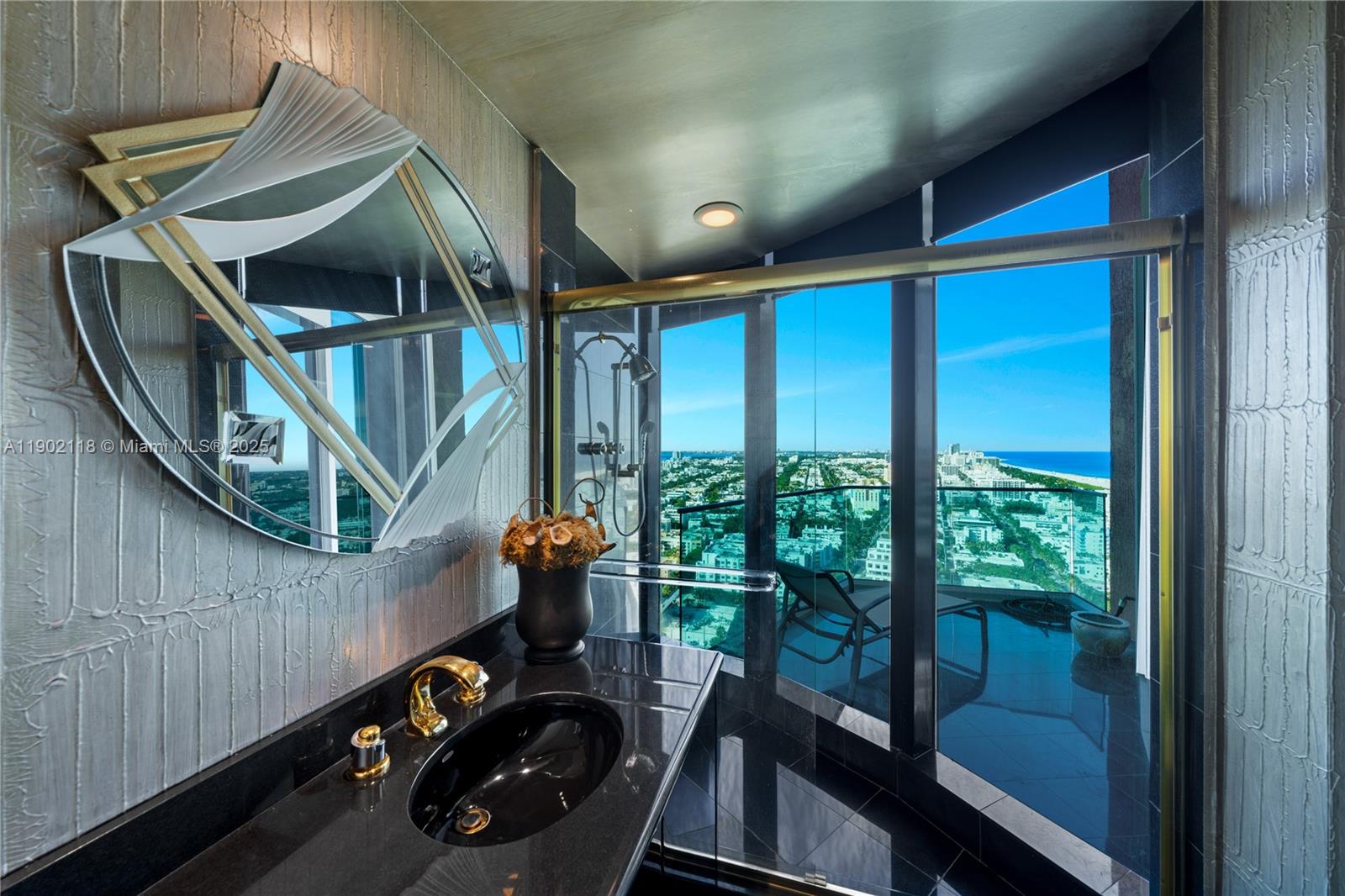 300 S Pointe Dr #TH 3103 Miami Beach, FL 33139