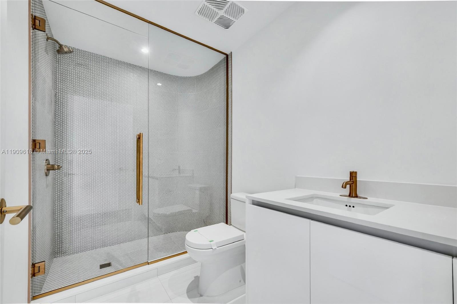 2678 Tigertail Ave #1501 Miami, FL 33133