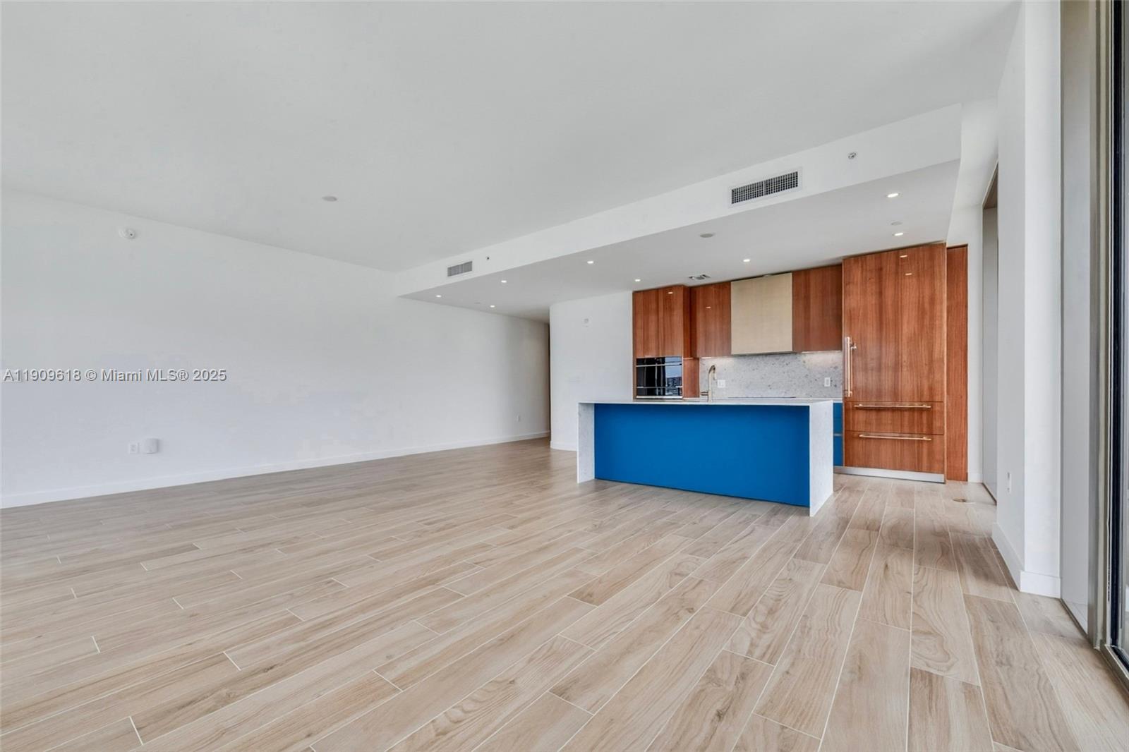 2678 Tigertail Ave #1501 Miami, FL 33133