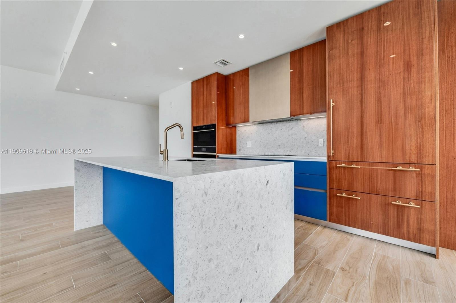 2678 Tigertail Ave #1501 Miami, FL 33133