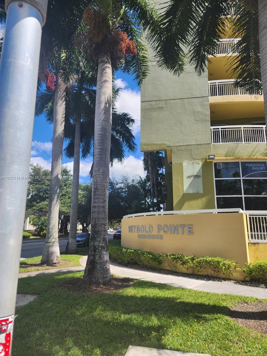 816 NW 11th St #1004