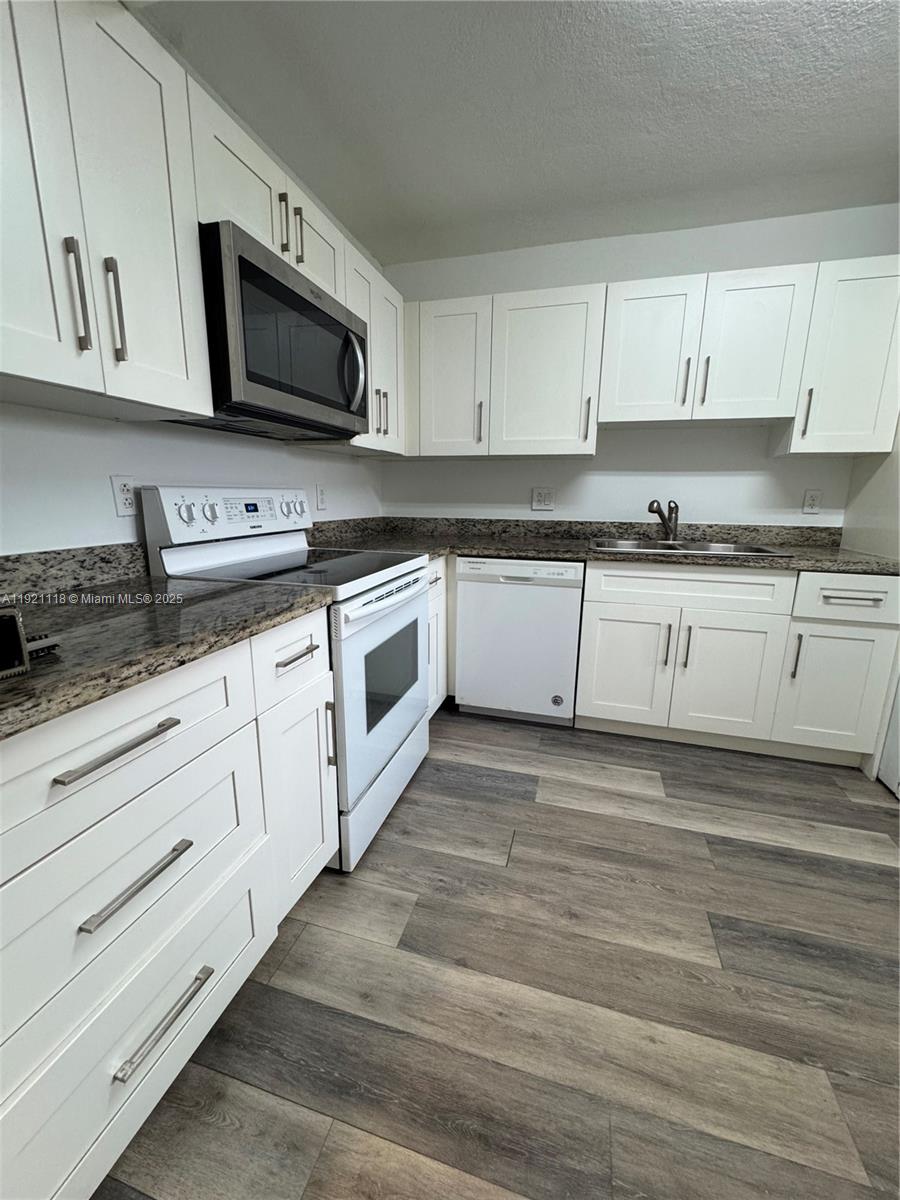 307 Lakeview Dr #202