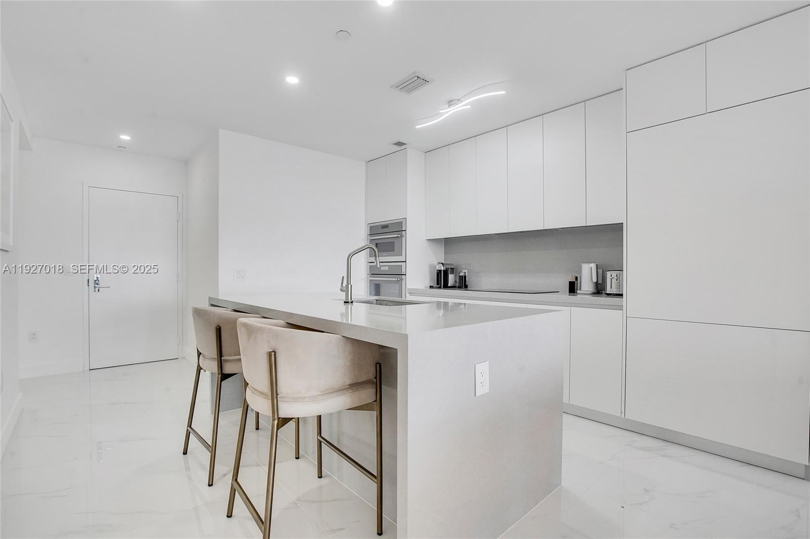 700 NE 24th St #2702 Miami, FL 33137