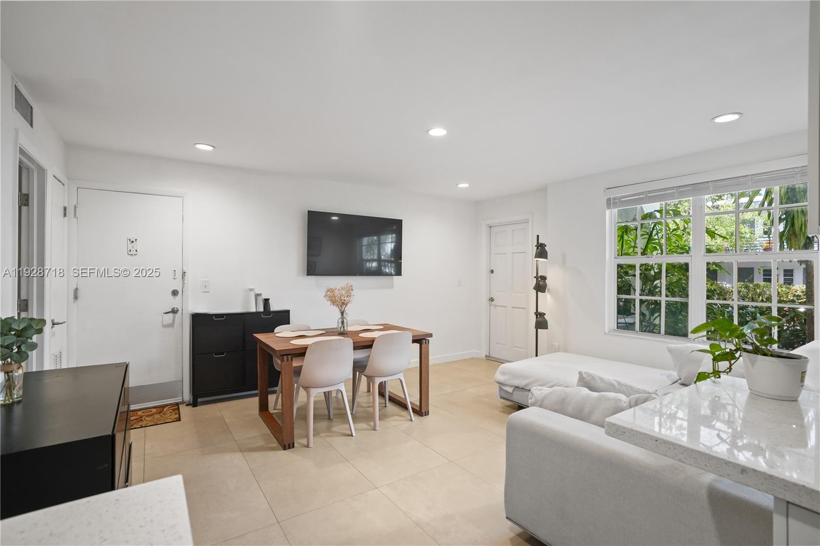 940 7th St #940B Miami Beach, FL 33139