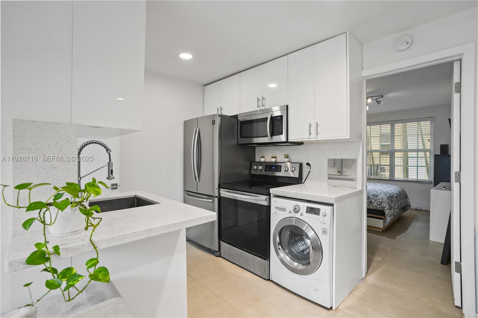 940 7th St #940B Miami Beach, FL 33139