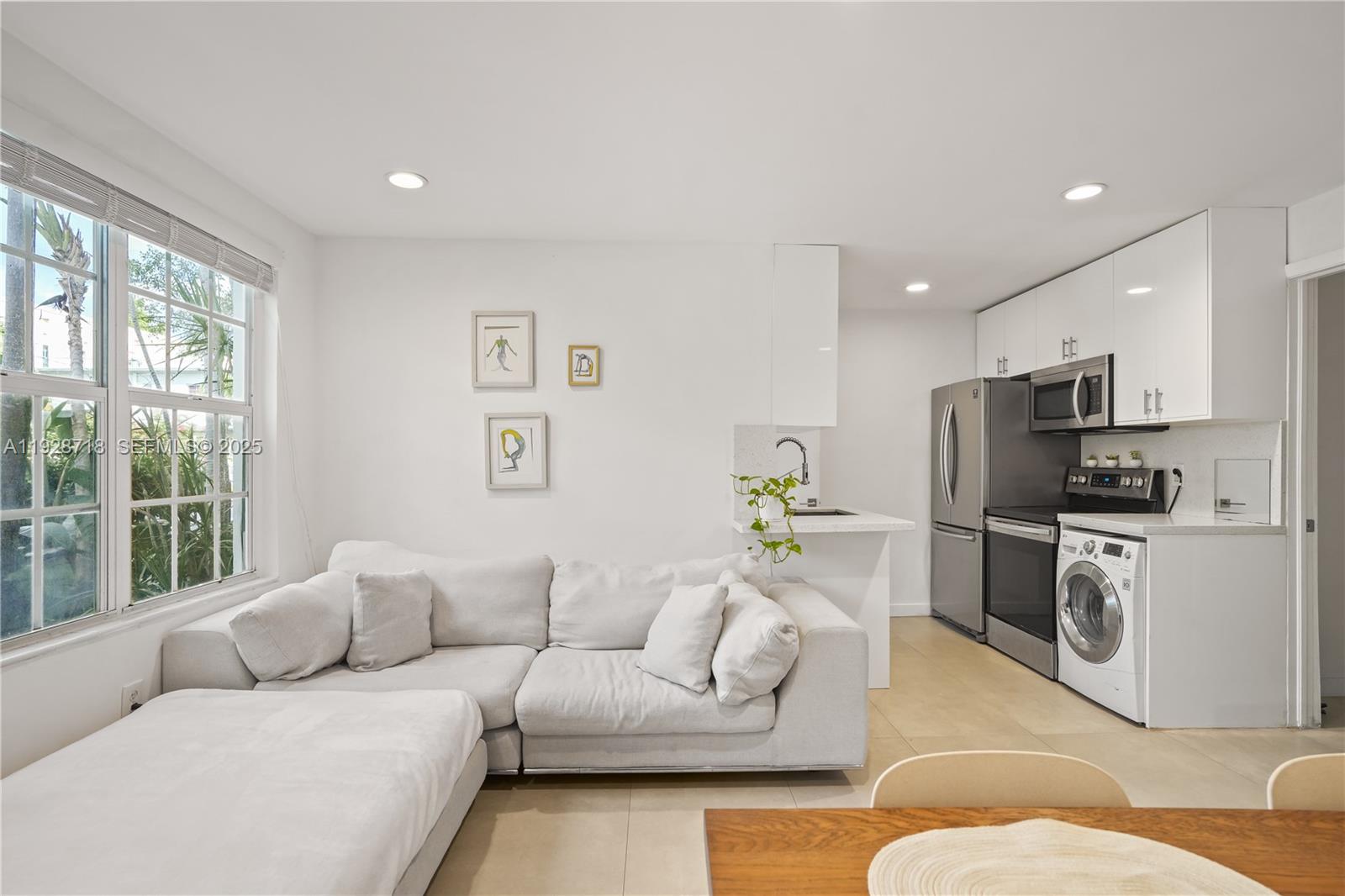 940 7th St #940B Miami Beach, FL 33139