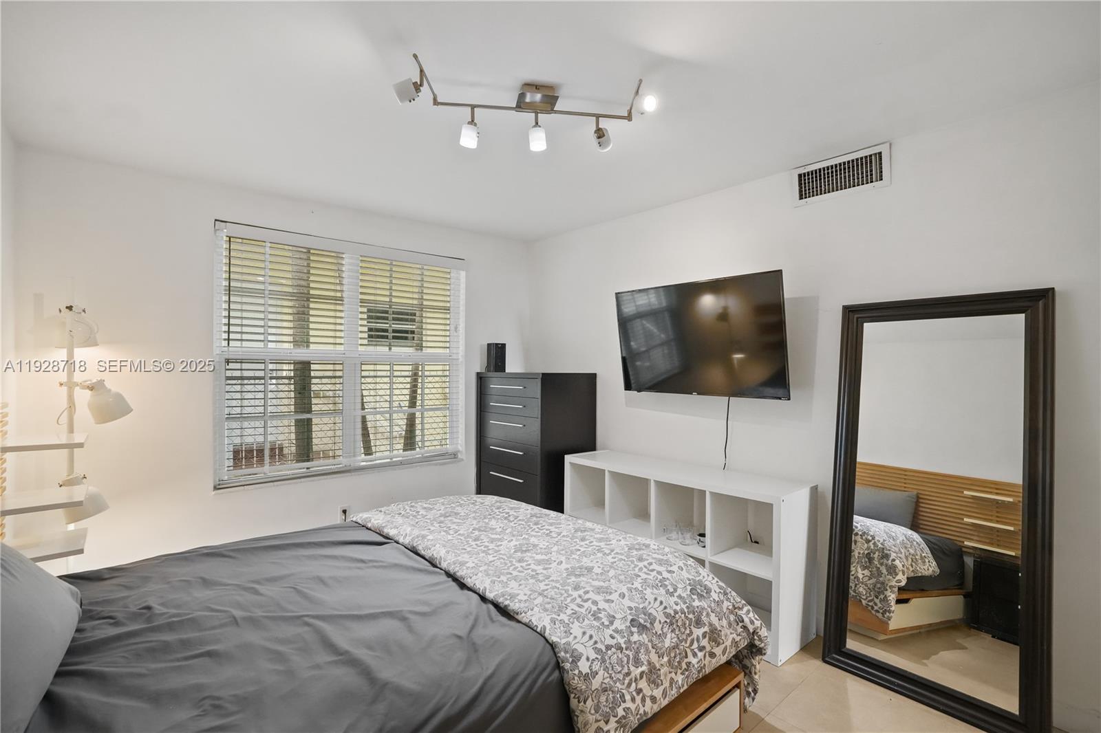 940 7th St #940B Miami Beach, FL 33139