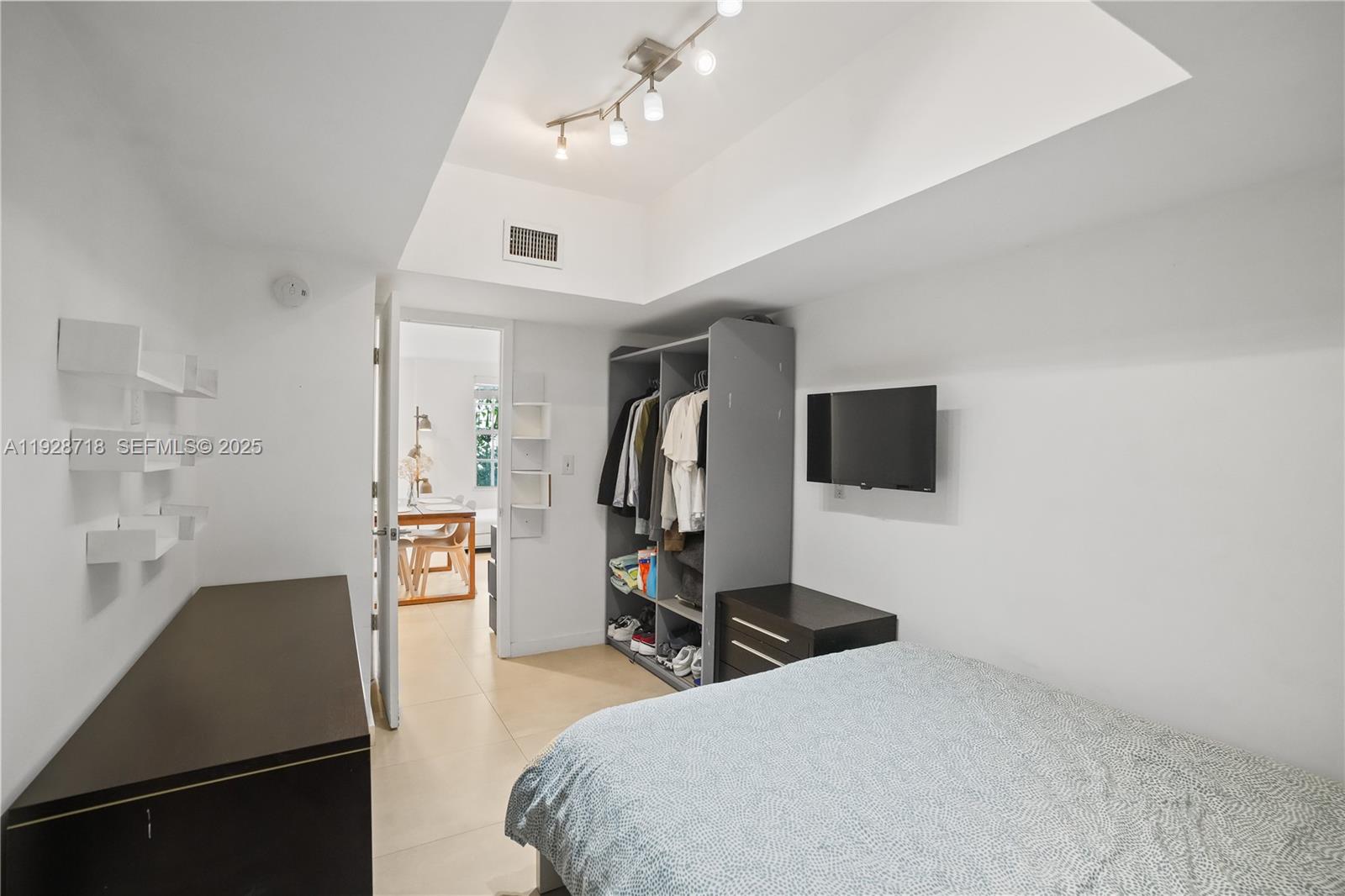 940 7th St #940B Miami Beach, FL 33139