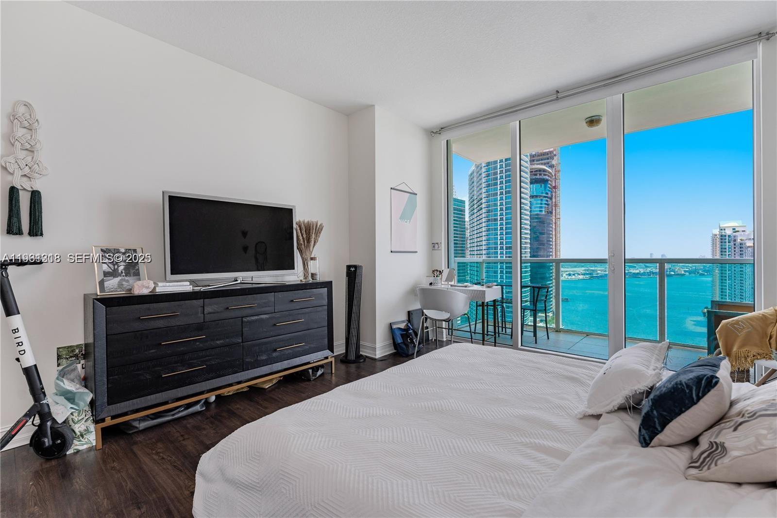 image Brickell on the River North9