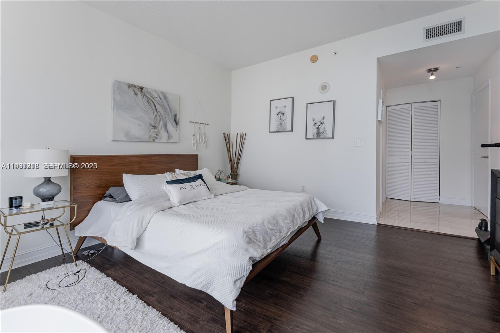 image Brickell on the River North10