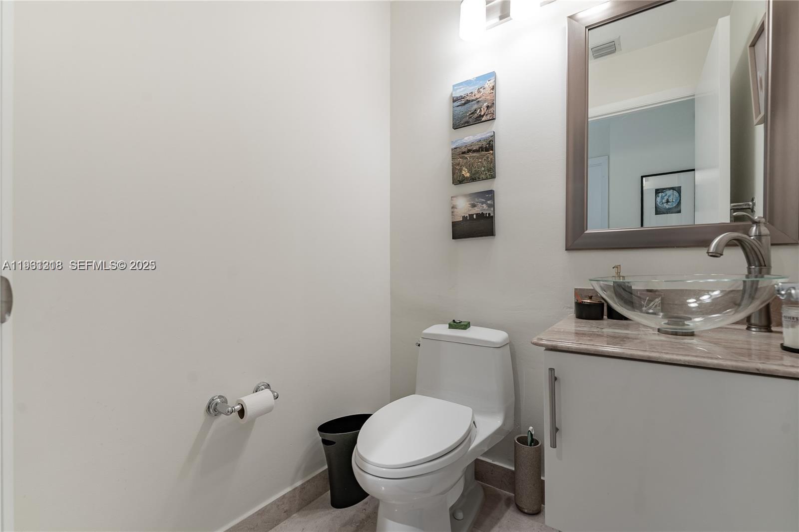 image Brickell on the River North15