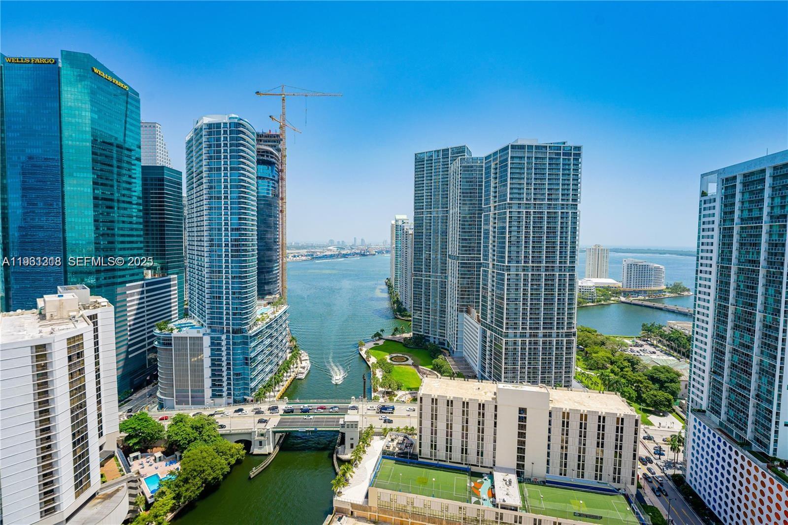 image Brickell on the River North20