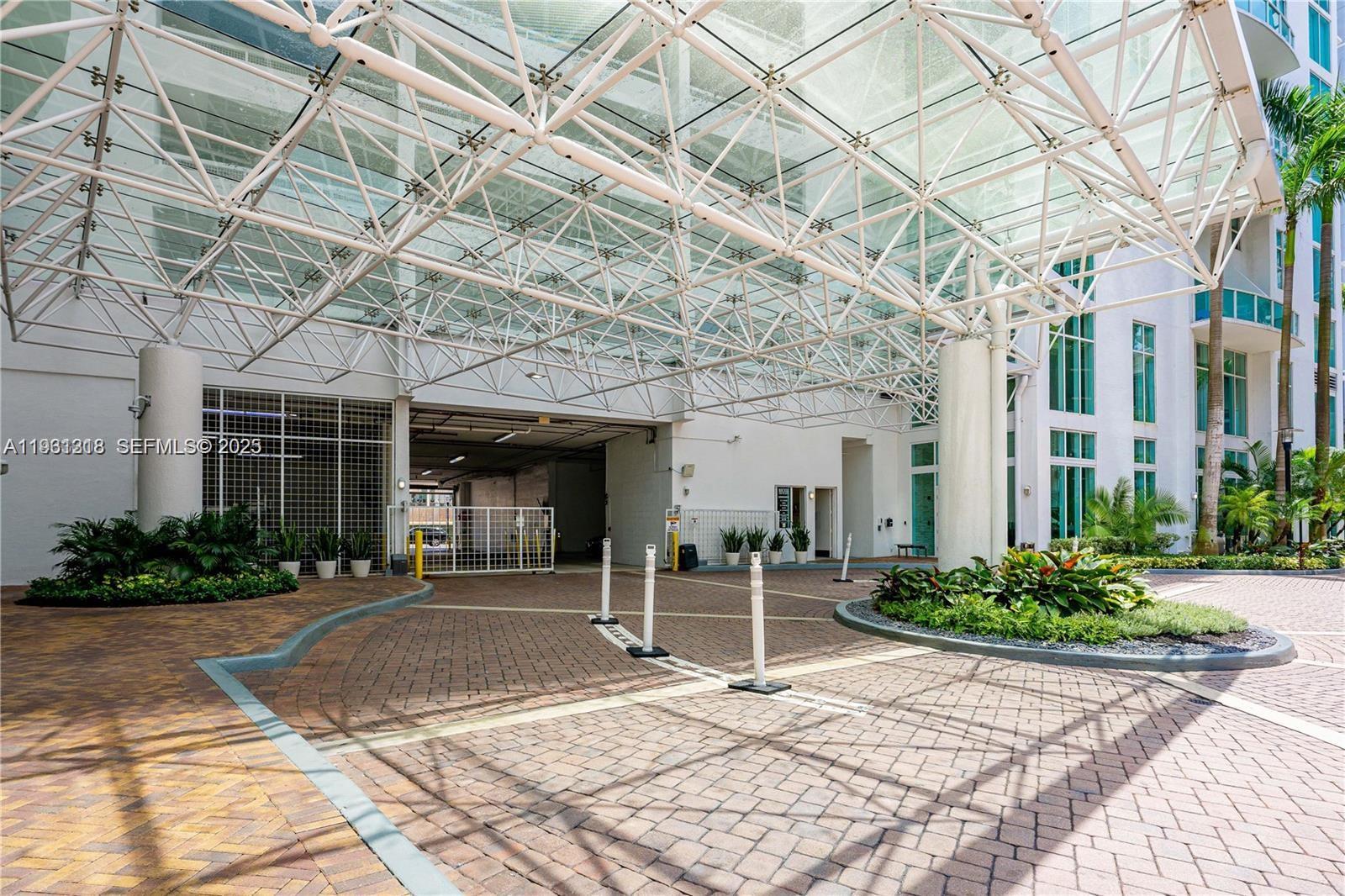 image Brickell on the River North29