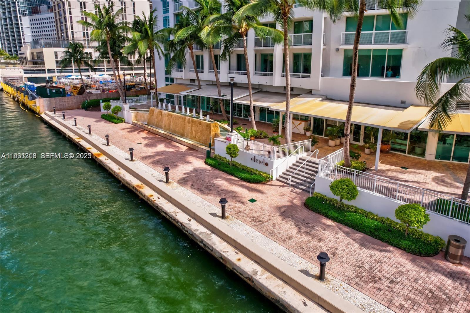 image Brickell on the River North33