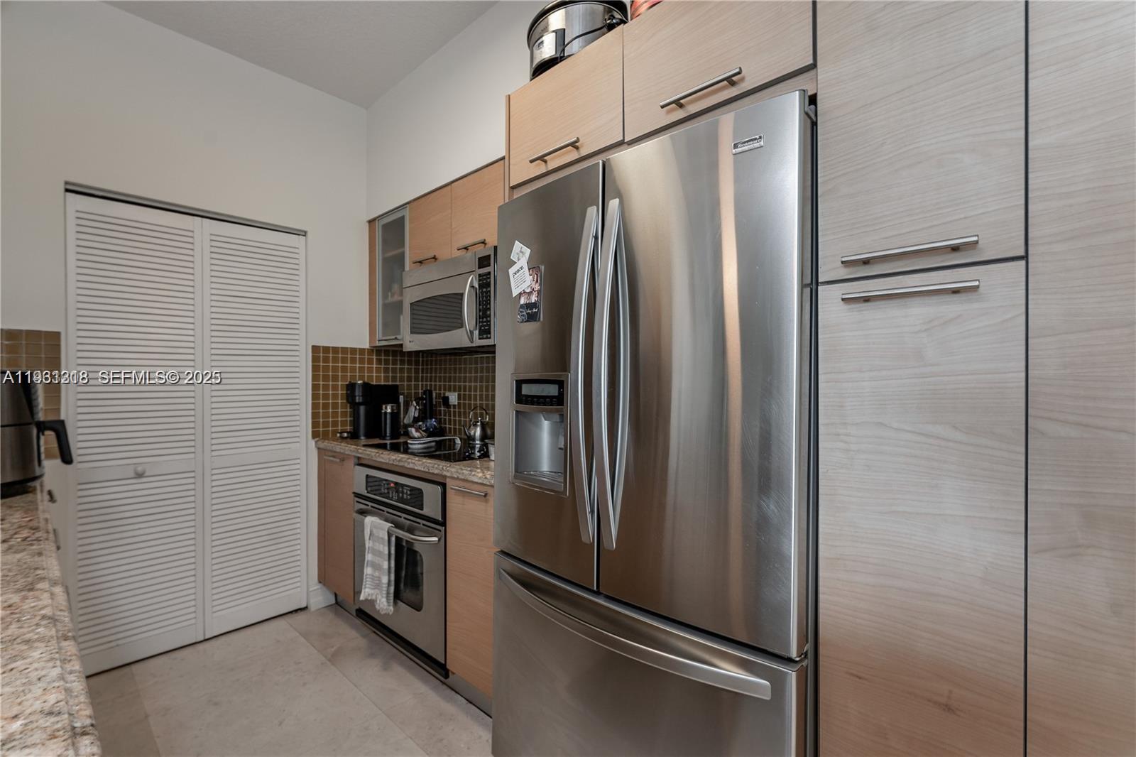 image Brickell on the River North8