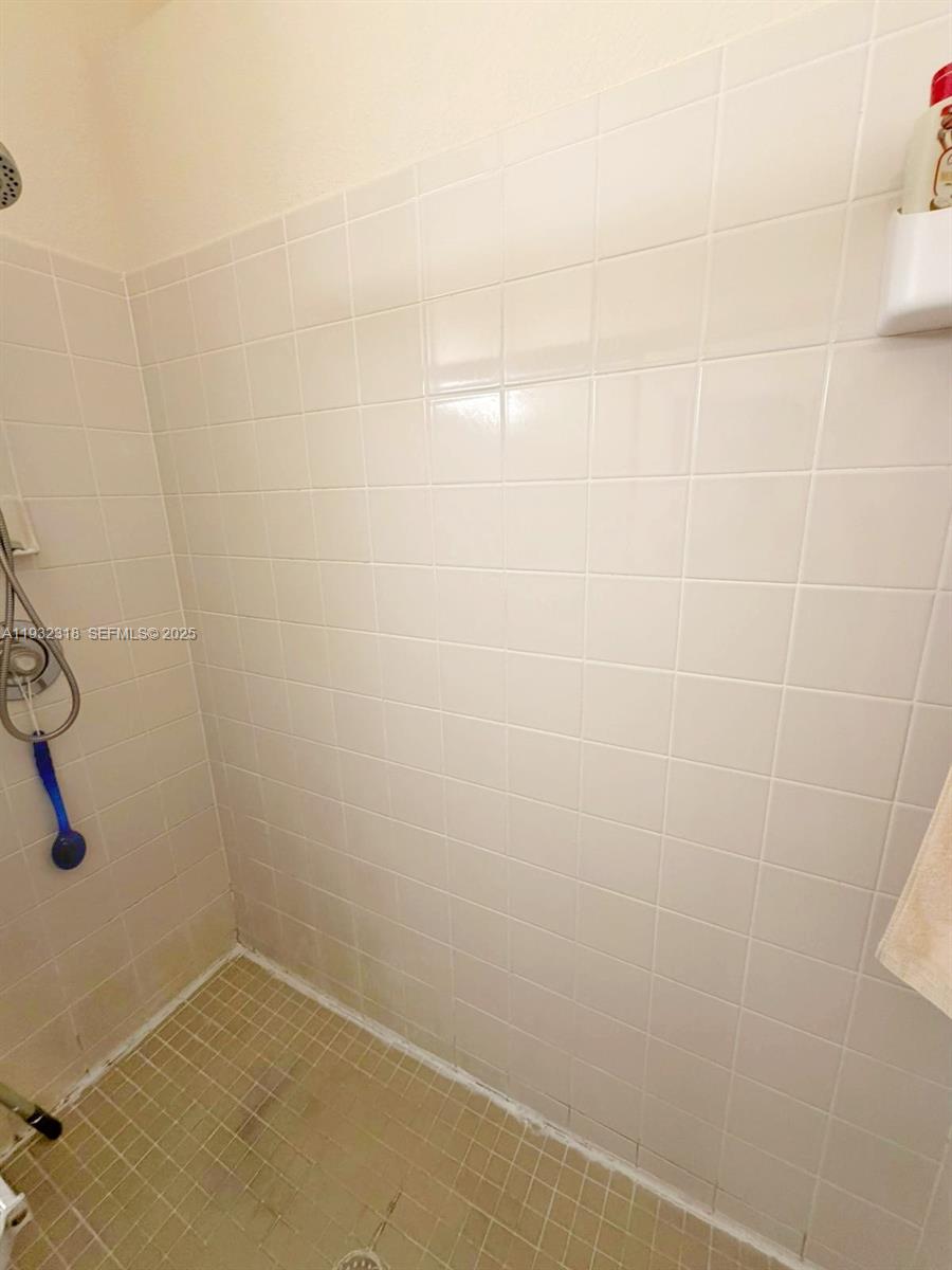 10877 NW 8th St Pembroke Pines, FL 33026