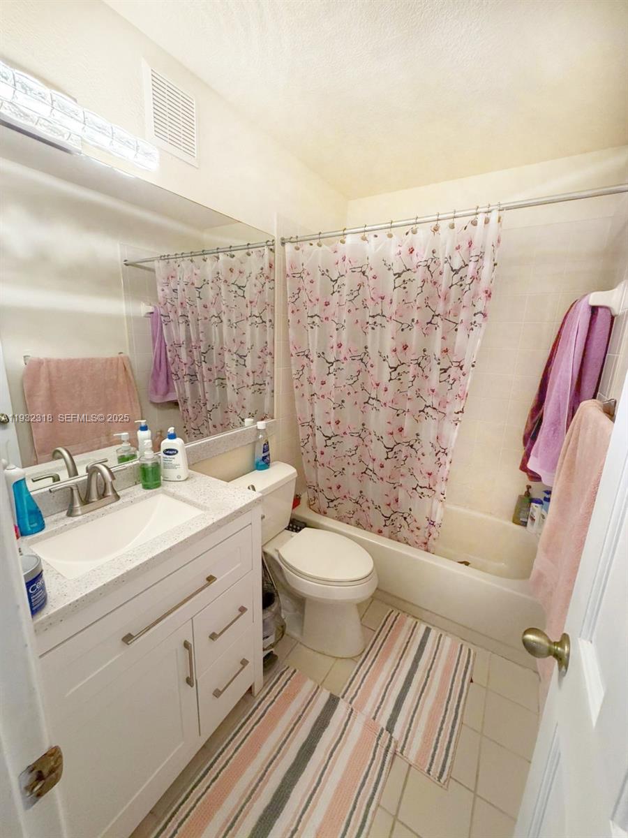 10877 NW 8th St Pembroke Pines, FL 33026