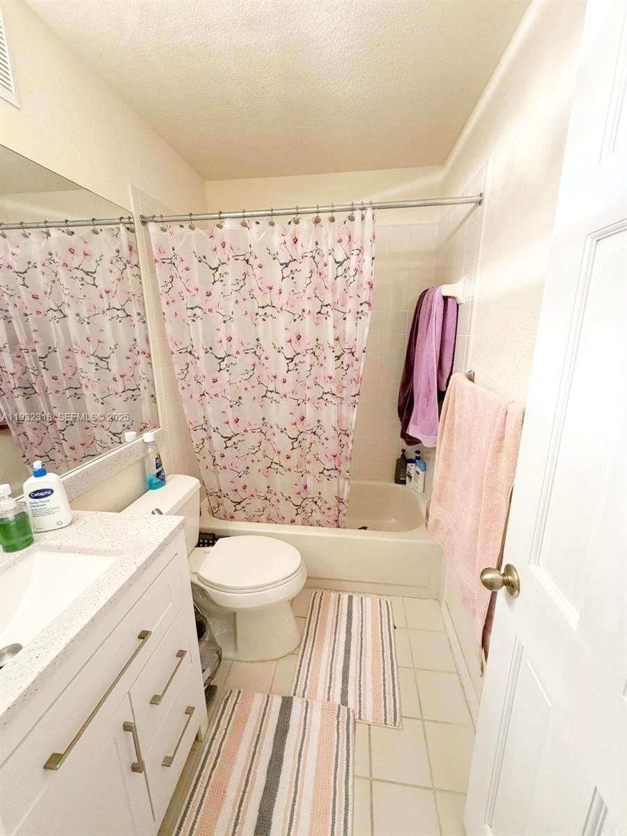 10877 NW 8th St Pembroke Pines, FL 33026